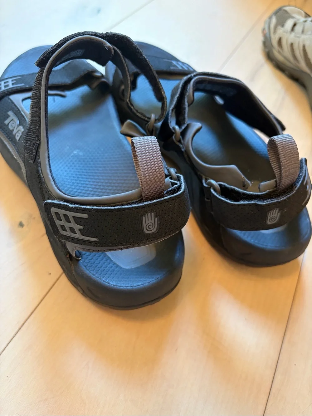Teva Minam Men’s Hiking Sandals Size 10 Black Adjustable Strap Velcro Rubber